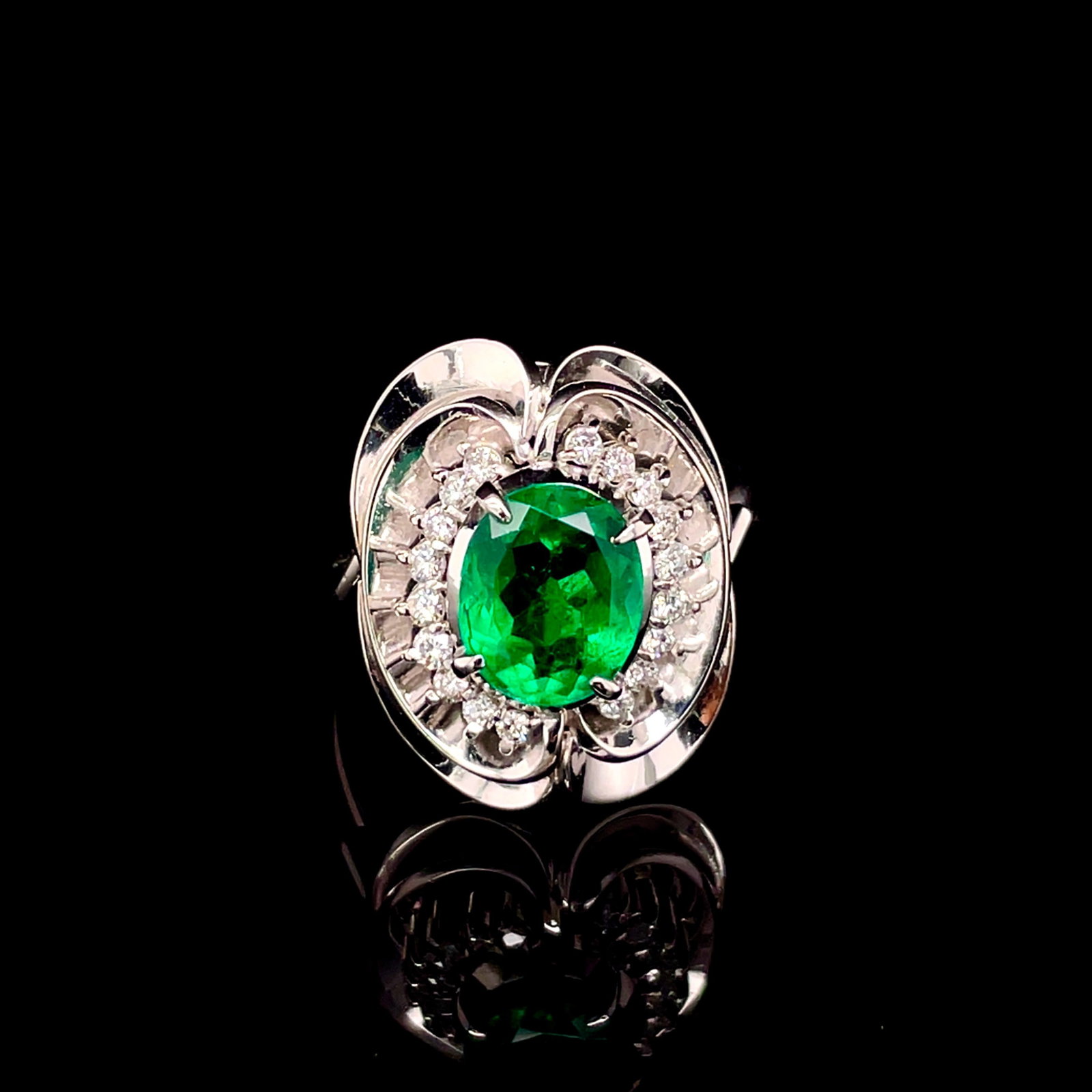 14k Gold 2.04 Ctw Vivid Green Natural Emerald & Diamond Ring: Ref:230994028 // gold content:14k gold // ring size:7. 25us // // main gemstone:emerald // shape:oval // carat weight:1. 79ct // color:vivid green // treatment:natural // // adjacent gemstone 2 : diam