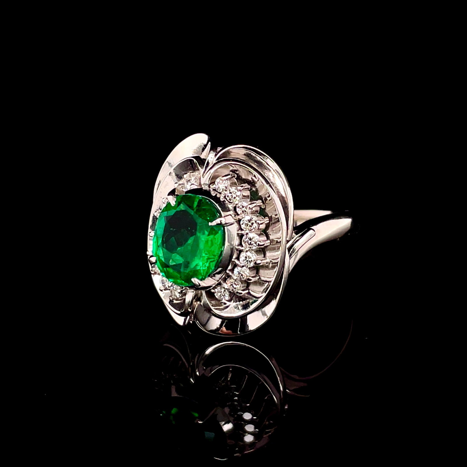 14k Gold 2.04 Ctw Vivid Green Natural Emerald & Diamond Ring - 3