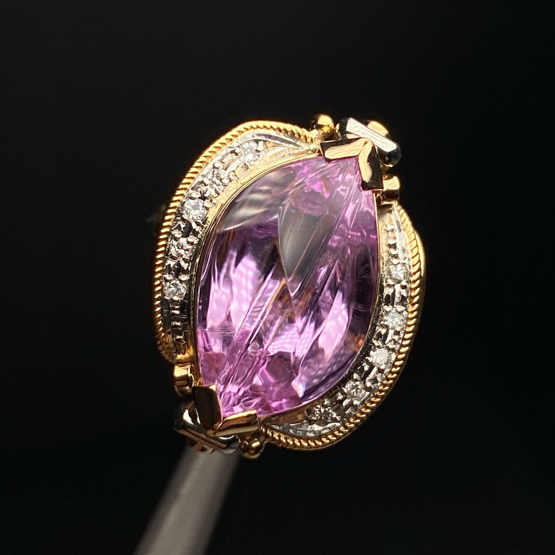 14k Gold 12.74 Ctw Natural Kunzite & Diamond Ring: Ref:230994037 // gold content:14k gold // ring size:7. 25us // // main gemstone:kunzite // shape:marquise // carat weight:12. 59ct // color:purple // treatment:natural // // adjacent gemstone 2 :