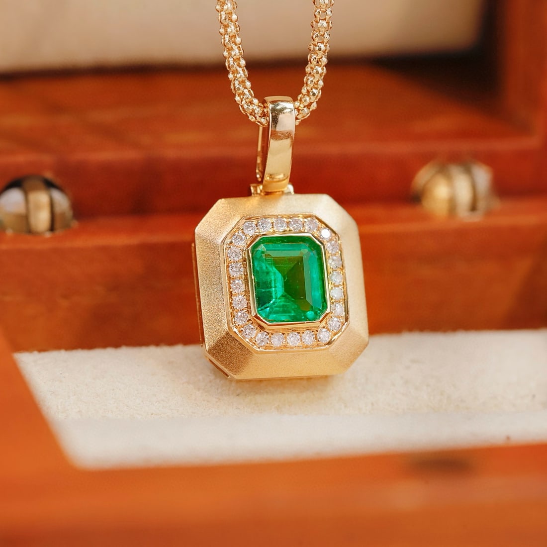14k Gold 0.5 Ct Vivid Green Natural Emerald & Diamond Pendant( Without Chain ) - 4