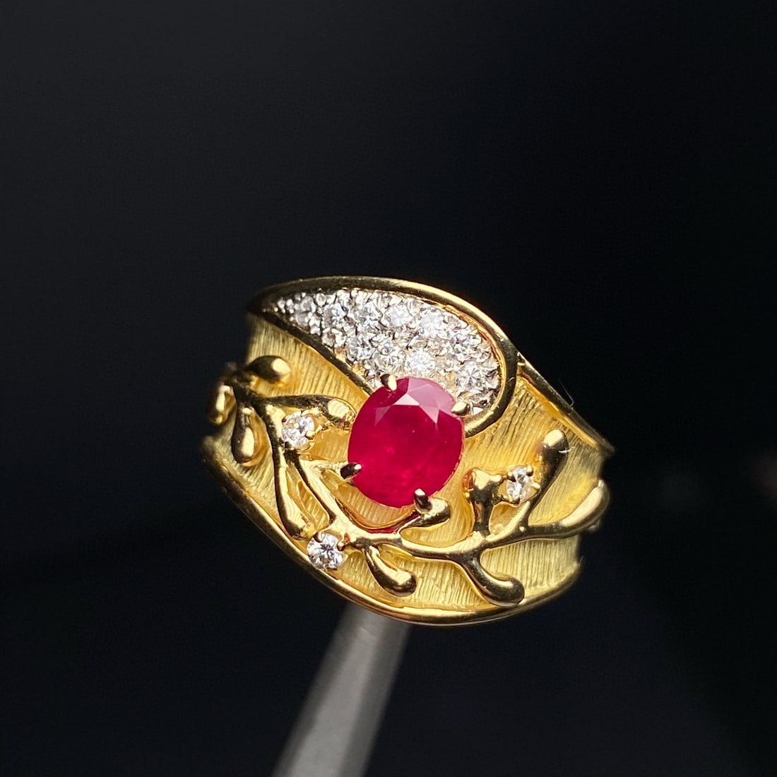 14k Gold 1.47 Ctw Natural Ruby & Diamond Ring: Ref:230994054 // gold content:14k gold // ring size:7. 25us // // main gemstone:ruby // shape:oval // carat weight:1. 29ct // color:red // treatment:natural // // adjacent gemstone 2 : diamond // shap