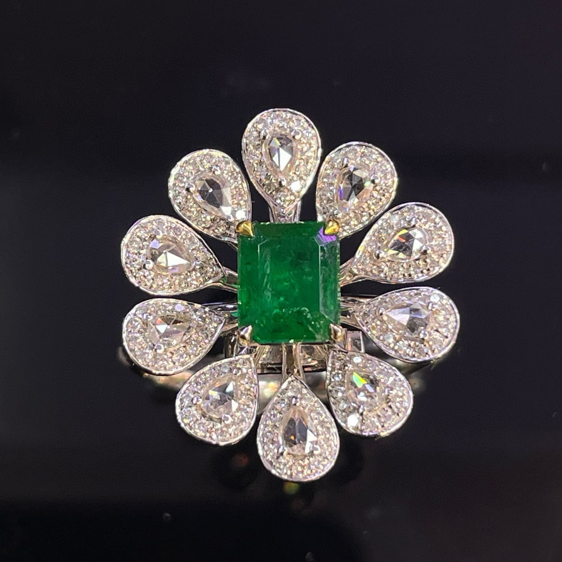 14k Gold 2.50 Ctw Vivid Green Natural Emerald & Diamond Ring/pendant( Without Chain ): Ref:230994062 // gold content:14k gold // ring size:7. 25us // // main gemstone:emerald // shape:octagonal // carat weight:1. 62ct // color:vivid green // treatment:natural // // adjacent gemstone 2