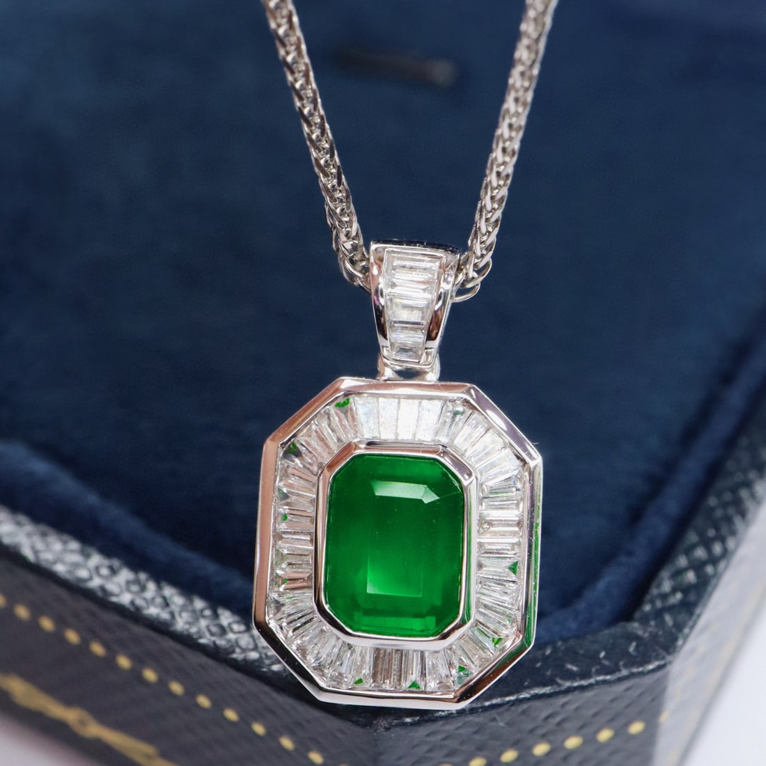 14k Gold 1.45 Ctw Vivid Green Natural Emerald & Diamond Pendant( Without Chain ): Ref:230994063 // gold content:14k gold // main gemstone:emerald // shape:octagonal // carat weight:1. 08ct // color:vivid green // treatment:natural // // adjacent gemstone 2 : diamond // shape:baguet