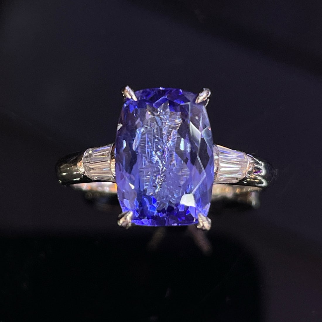 14k Gold 3.94 Ct Natural Tanzanite & Diamond Ring (1 of 6)