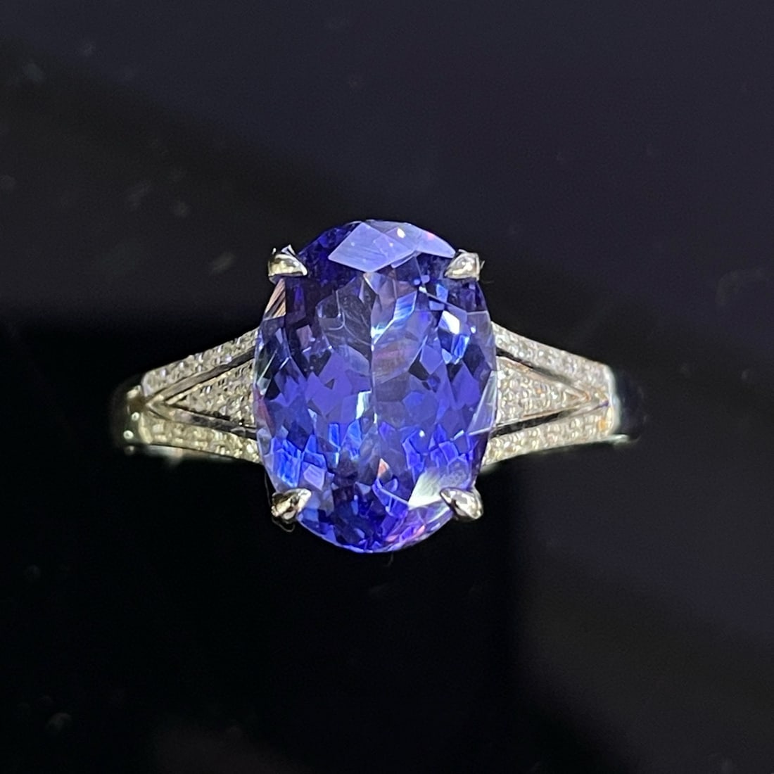 14k Gold 3.16 Ctw Natural Tanzanite & Diamond Ring: Ref:230994085 // gold content:14k gold // ring size:7. 25us // // main gemstone:tanzanite // shape:oval // carat weight:3. 00ct // color:blue // treatment:natural // // adjacent gemstone 2 : diamond