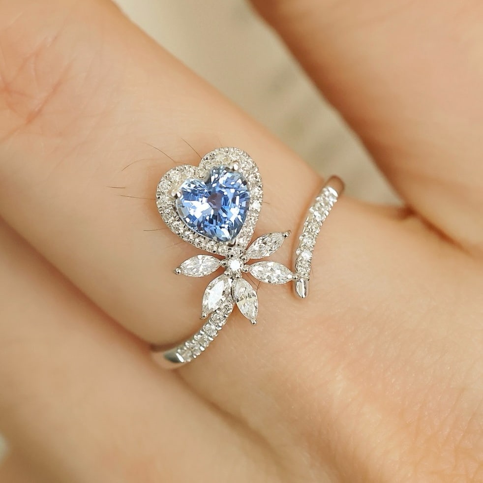 14k Gold 0.67 Ct Natural Sapphire & Diamond Ring: Ref:230994100 // gold content:14k gold // ring size:7. 25us // // main gemstone:sapphire // shape:heart // carat weight:0. 67ct // color:blue // treatment:natural // // adjacent gemstone 2 : diamond