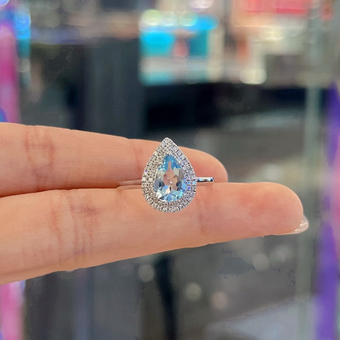 14k Gold 1.16 Ctw Natural Aquamarine & Diamond Ring: Ref:230994103 // gold content:14k gold // ring size:7. 25us // // main gemstone:aquamarine // shape:pear // carat weight:0. 95ct // color:santa maria color // treatment:natural // // adjacent gemstone
