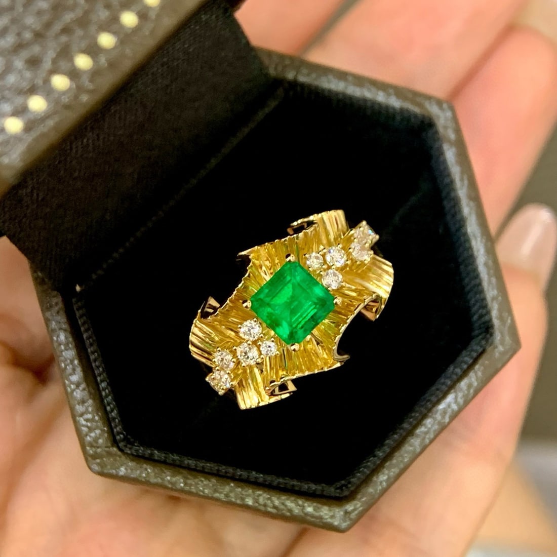 14k Gold 1.27 Ctw Vivid Green Natural Emerald & Diamond Ring - 3