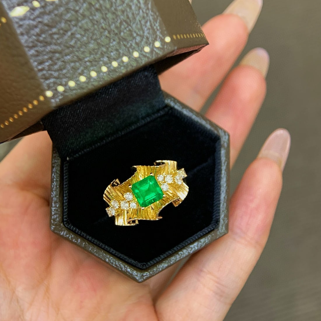 14k Gold 1.27 Ctw Vivid Green Natural Emerald & Diamond Ring - 5