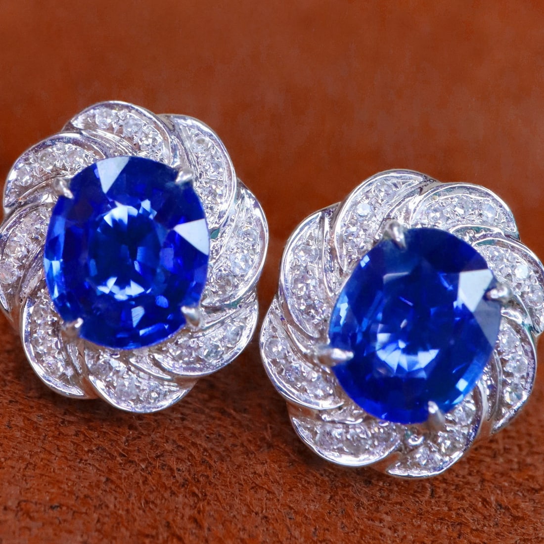 14k Gold 1.60 Ctw Natural Sapphire & Diamond Earrings: Ref:230994109 // gold content:14k gold // main gemstone:sapphire // shape:oval // carat weight:1. 46ct // color:royal blue // treatment:natural // // adjacent gemstone 2 : diamond // shape:round // ca