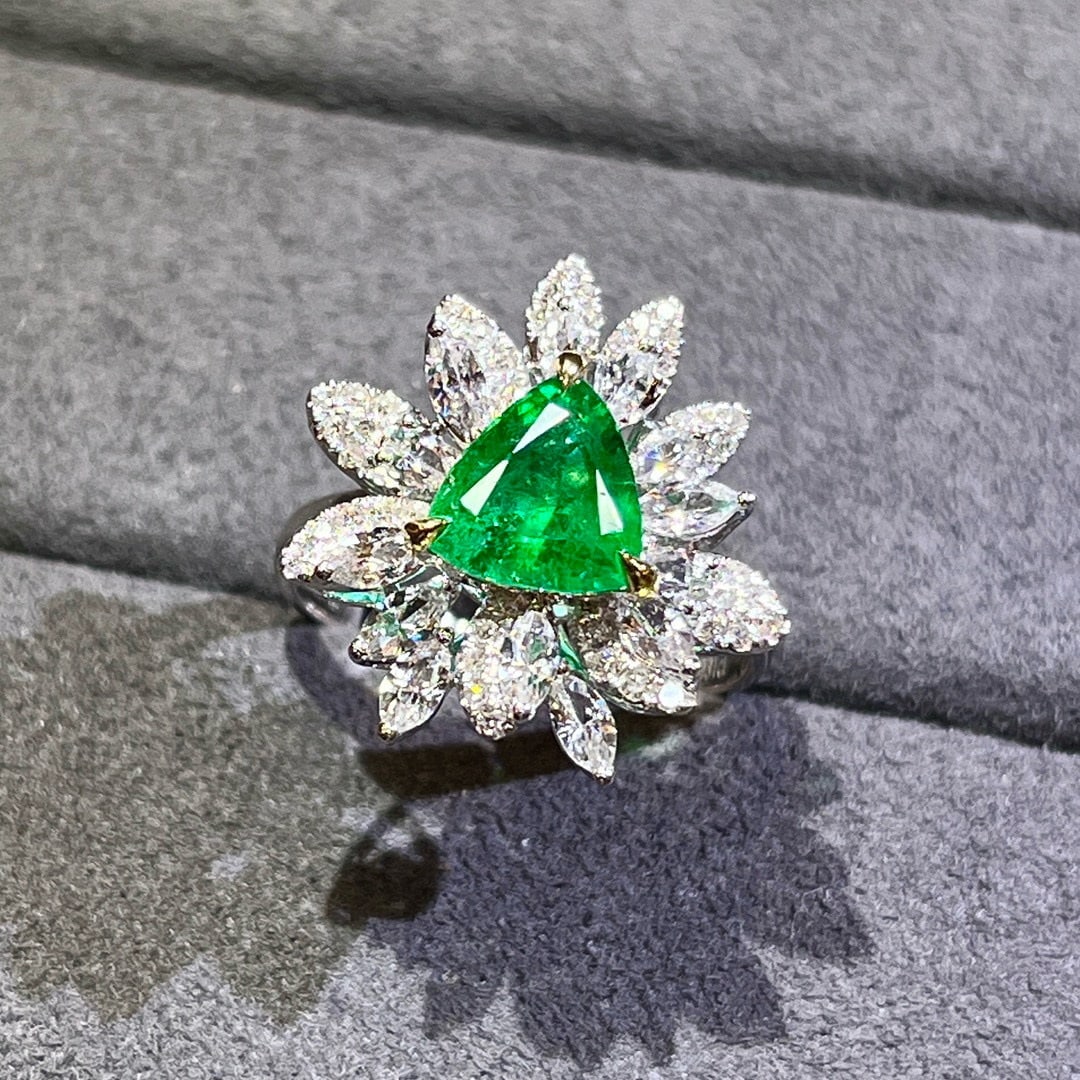 14k Gold 1.69 Ctw Vivid Green Natural Emerald & Diamond Ring: Ref:230994110 // gold content:14k gold // ring size:7. 25us // // main gemstone:emerald // shape:triangle // carat weight:1. 51ct // color:vivid green // treatment:natural // // adjacent gemstone 2 :