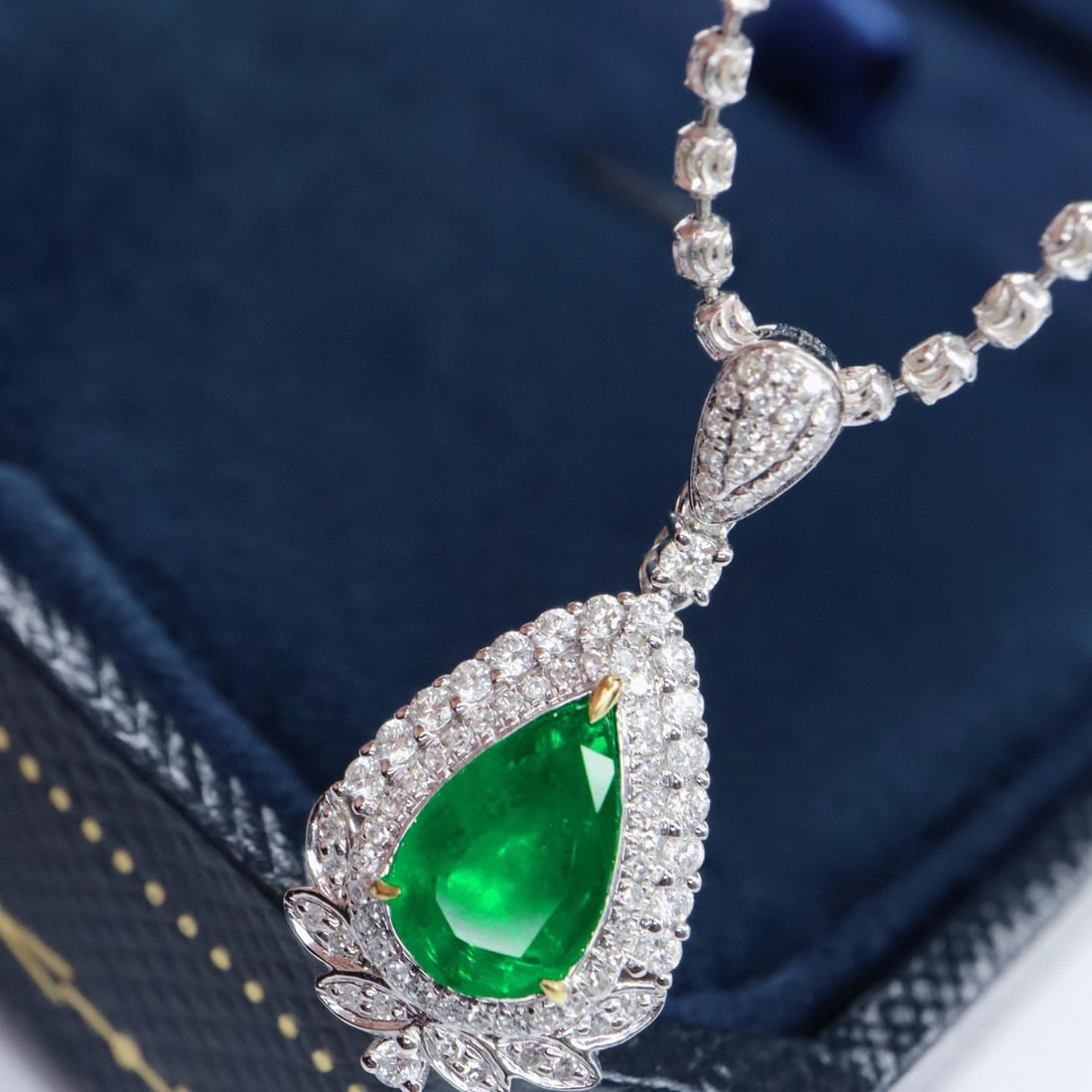 14k Gold 1.34 Ctw Vivid Green Natural Emerald & Diamond Pendant( Without Chain ) - 3