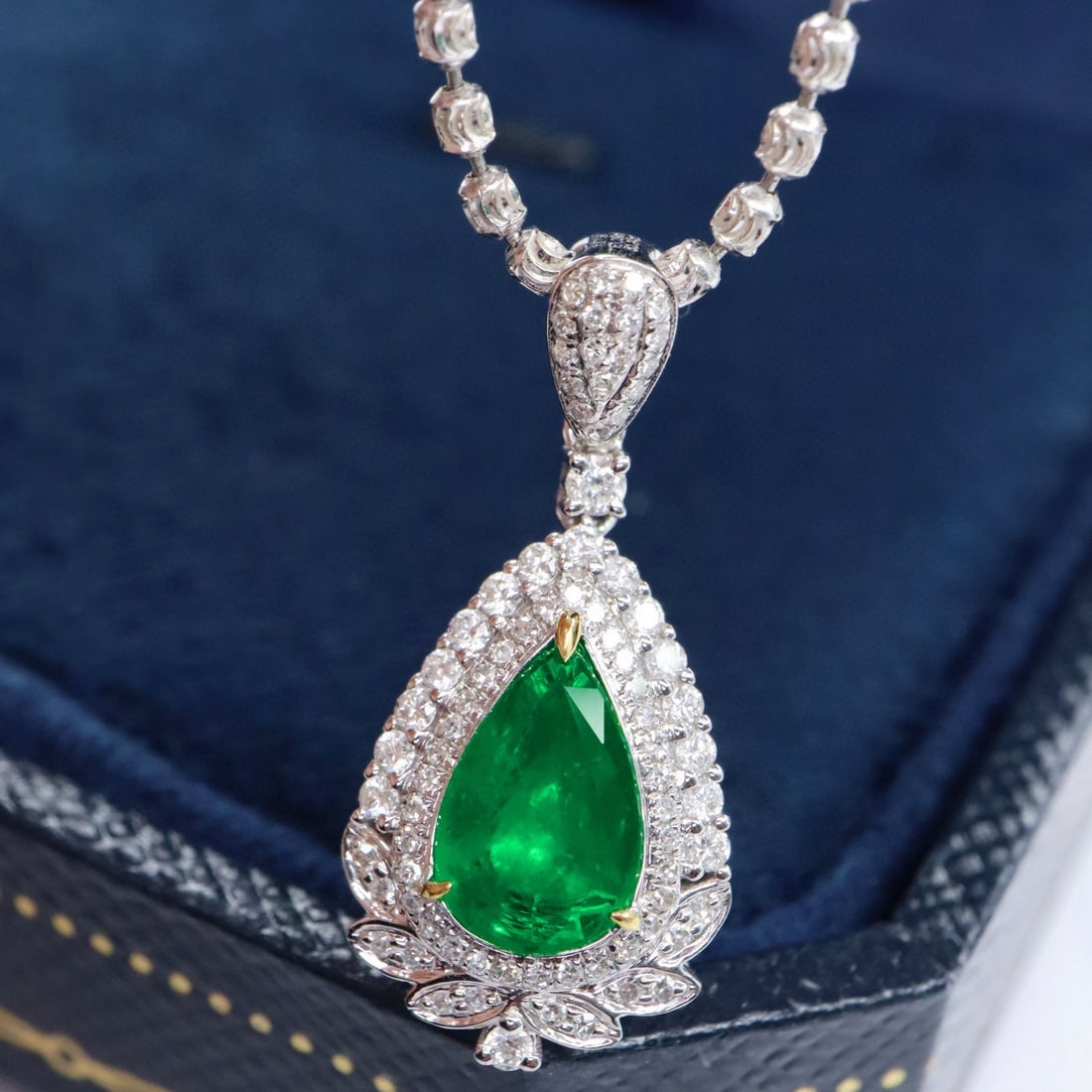14k Gold 1.34 Ctw Vivid Green Natural Emerald & Diamond Pendant( Without Chain ) - 4