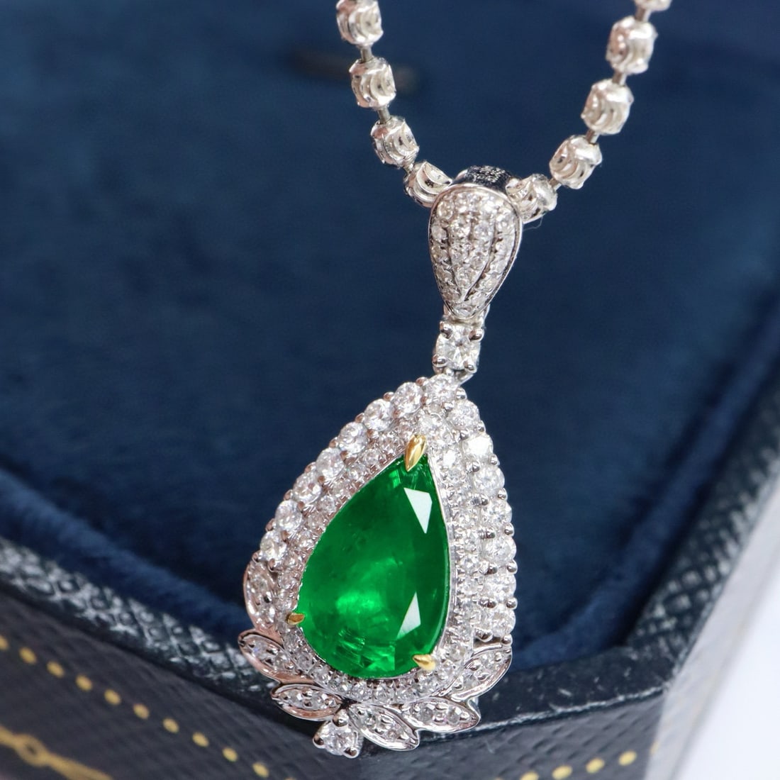 14k Gold 1.34 Ctw Vivid Green Natural Emerald & Diamond Pendant( Without Chain ) - 5