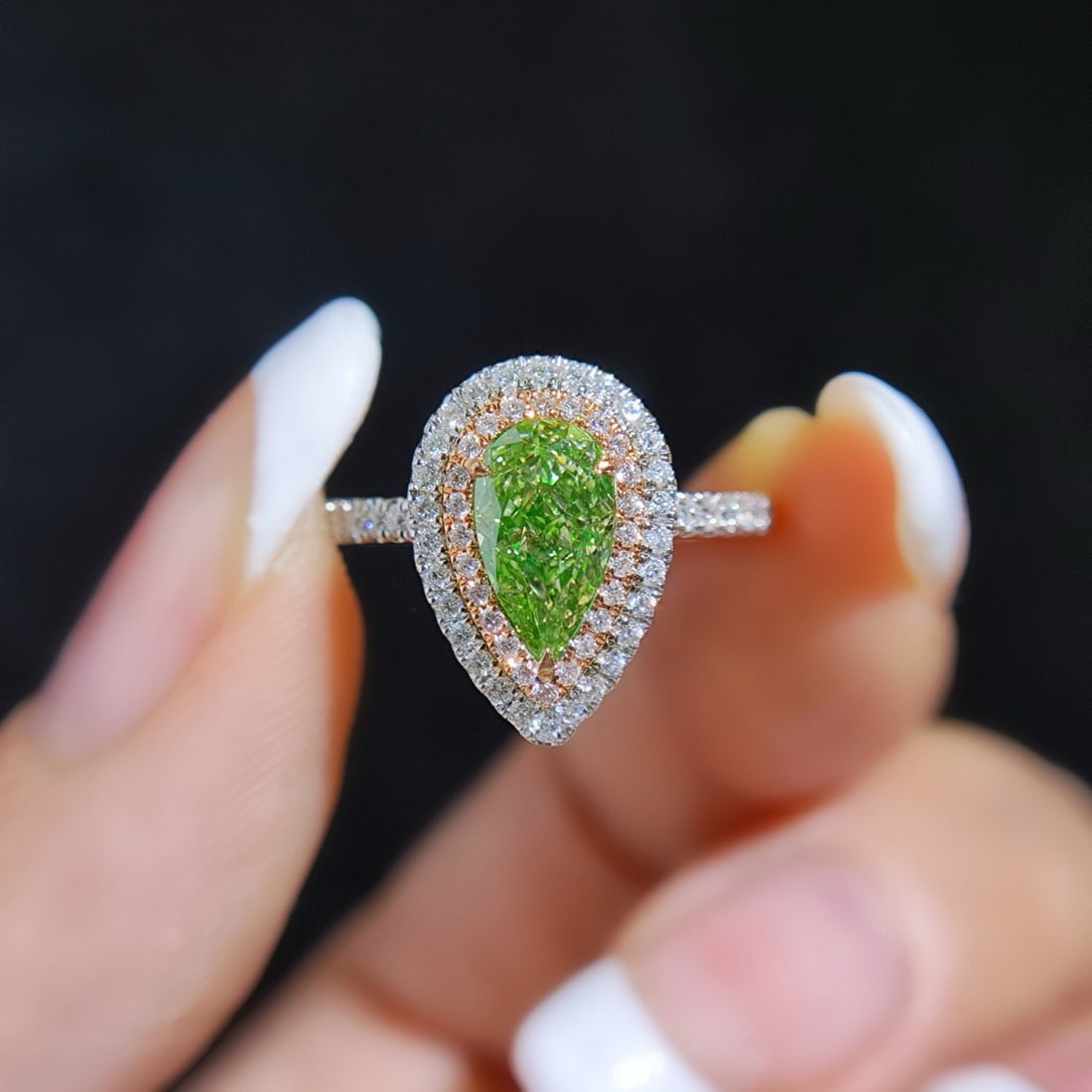 Gia Certified 14k Gold 1.32 Ctw Natural Green Diamond & Diamond Ring: Ref:230994115 // gold content:14k gold // ring size:7. 25us // // main gemstone:green diamond // certified:gia // shape:pear // carat weight:1. 01ct // clarity grade:vvs2 // color:green // treatment:n