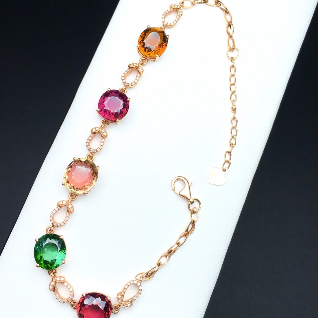 14k Gold 12.8 Ct Natural Tourmaline & Diamond Bracelet: Ref:230994121 // gold content:14k gold // main gemstone:tourmaline // shape:oval // carat weight:12. 8ct // color:color // treatment:natural // // adjacent gemstone 2 : diamond // shape:round //