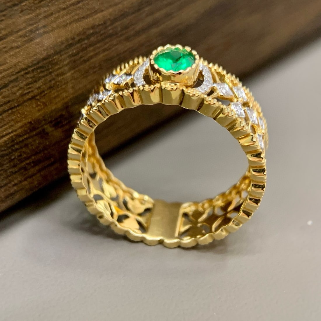 14k Gold 0.37 Ctw Vivid Green Natural Emerald & Diamond Ring - 2