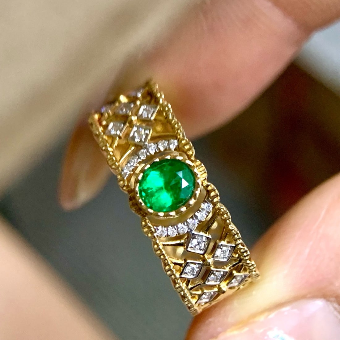 14k Gold 0.37 Ctw Vivid Green Natural Emerald & Diamond Ring - 3