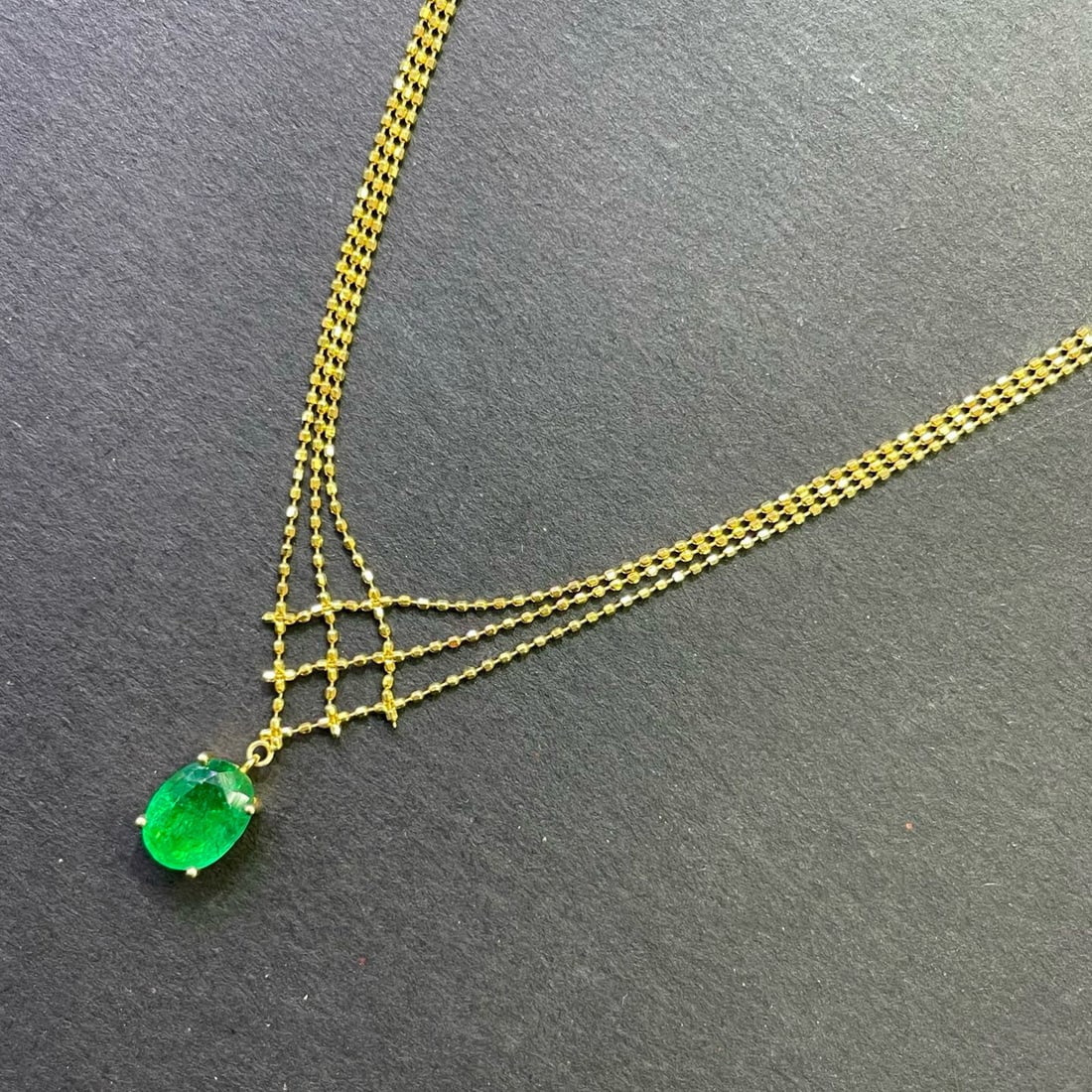 14k Gold 1.5 Ct Vivid Green Natural Emerald Necklace - 3