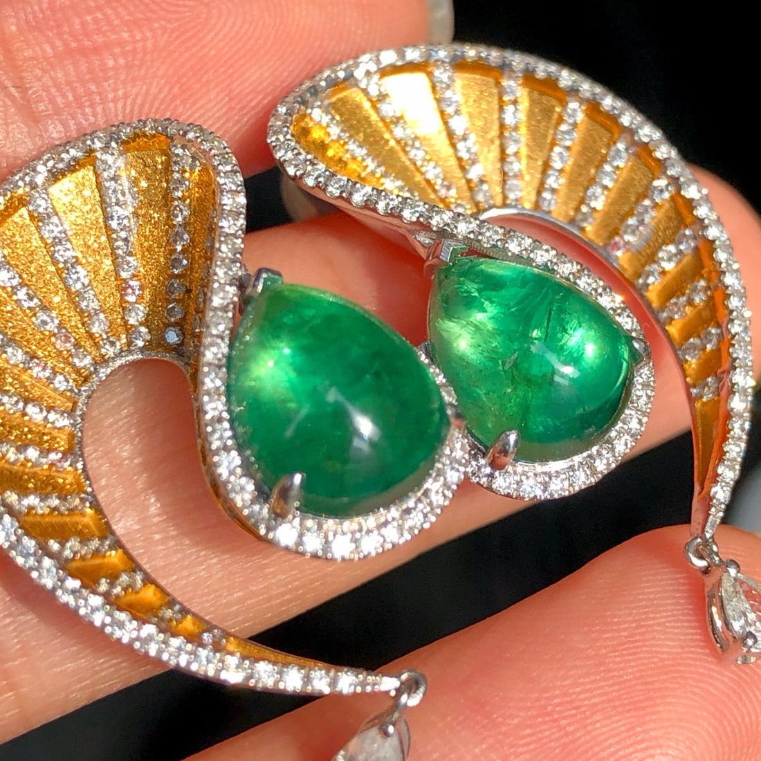 14k Gold 6.52 Ctw Intense Green Natural Emerald & Diamond Earrings - 5