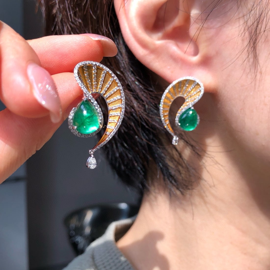 14k Gold 6.52 Ctw Intense Green Natural Emerald & Diamond Earrings - 7