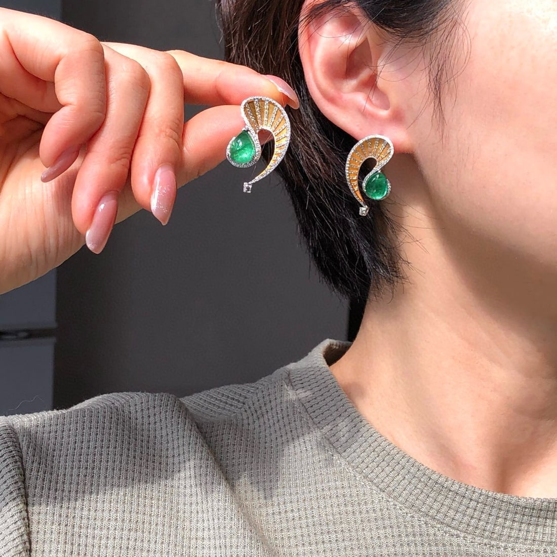 14k Gold 6.52 Ctw Intense Green Natural Emerald & Diamond Earrings - 8
