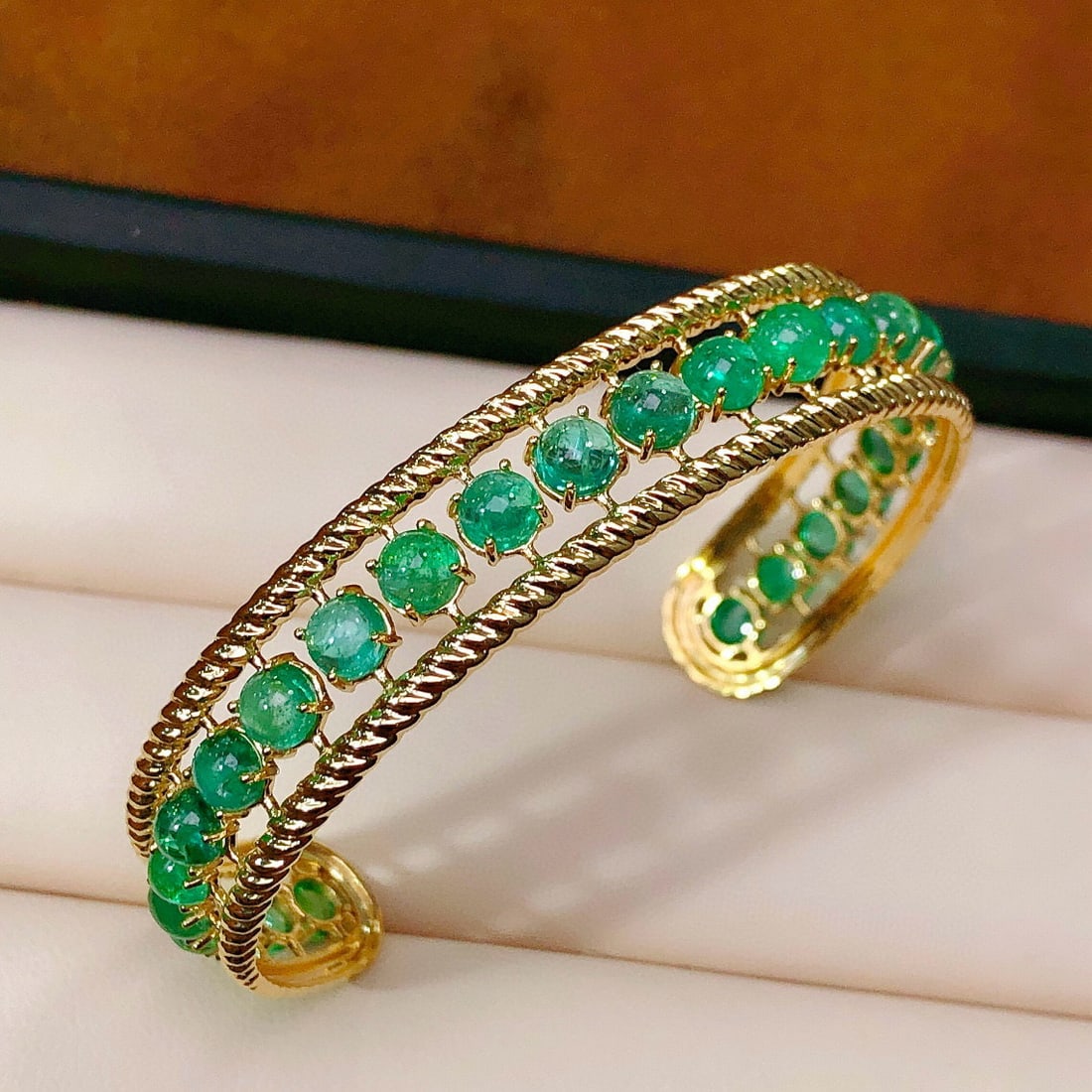 14k Gold 11.79 Ct Natural Emerald Bangle - 2