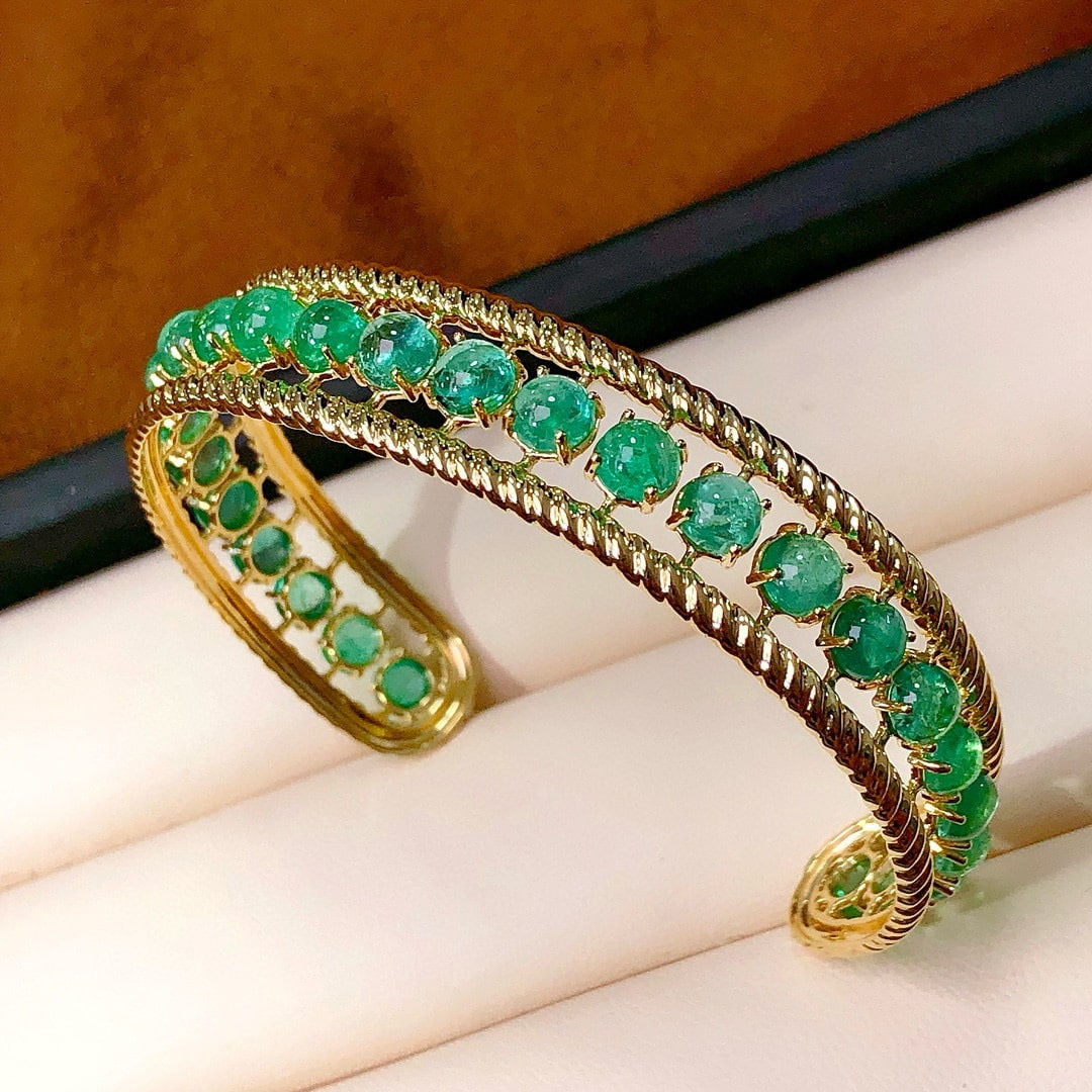 14k Gold 11.79 Ct Natural Emerald Bangle - 3