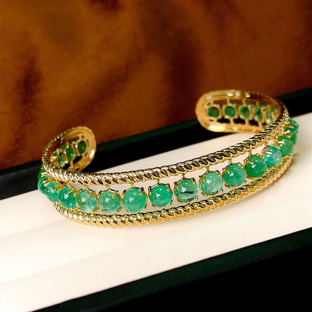 14k Gold 11.79 Ct Natural Emerald Bangle - 4