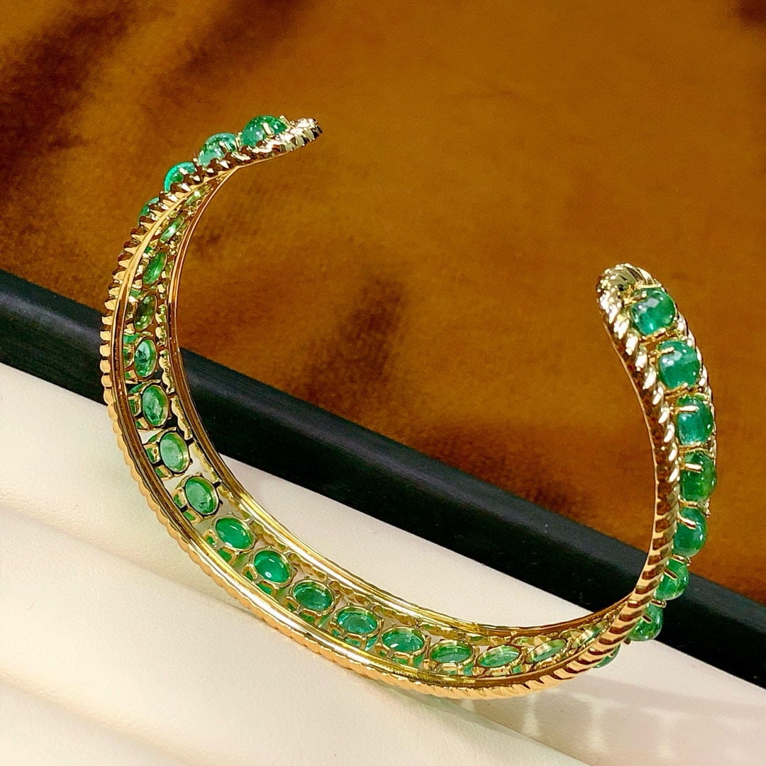 14k Gold 11.79 Ct Natural Emerald Bangle - 6