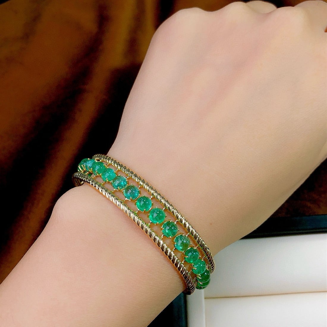 14k Gold 11.79 Ct Natural Emerald Bangle - 7