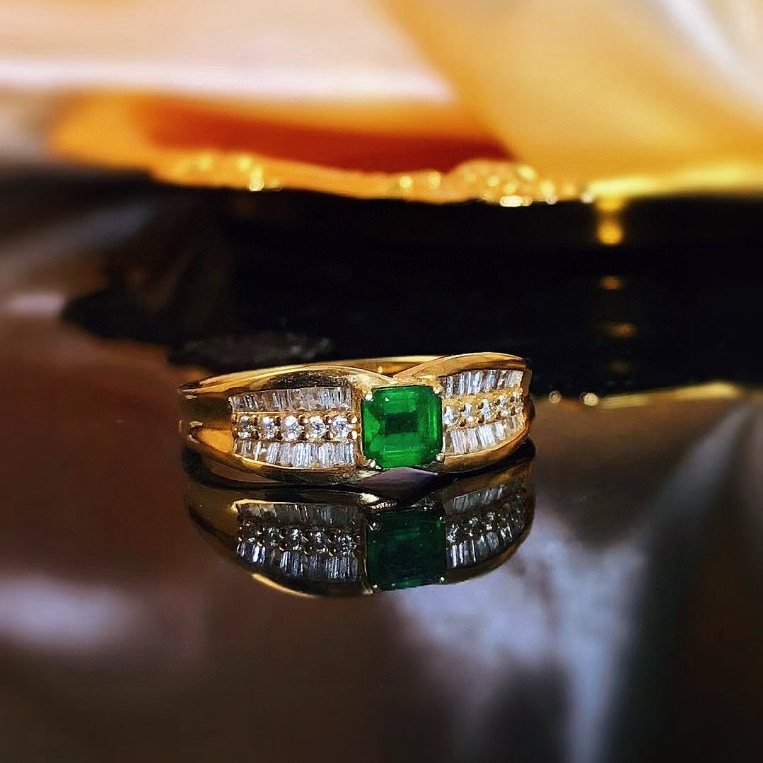 14k Gold 0.38 Ct Vivid Green Natural Emerald & Diamond Ring - 3