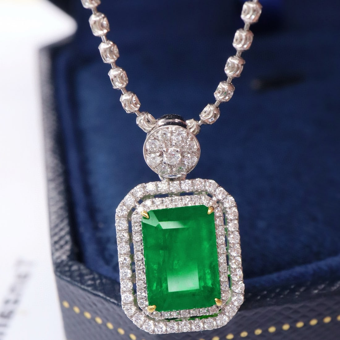 14k Gold 2.45 Ctw Vivid Green Natural Emerald & Diamond Pendant( Without Chain ): Ref:230994148 // gold content:14k gold // main gemstone:emerald // shape:octagonal // carat weight:2. 08ct // color:vivid green // treatment:natural // // adjacent gemstone 2 : diamond // shape:round