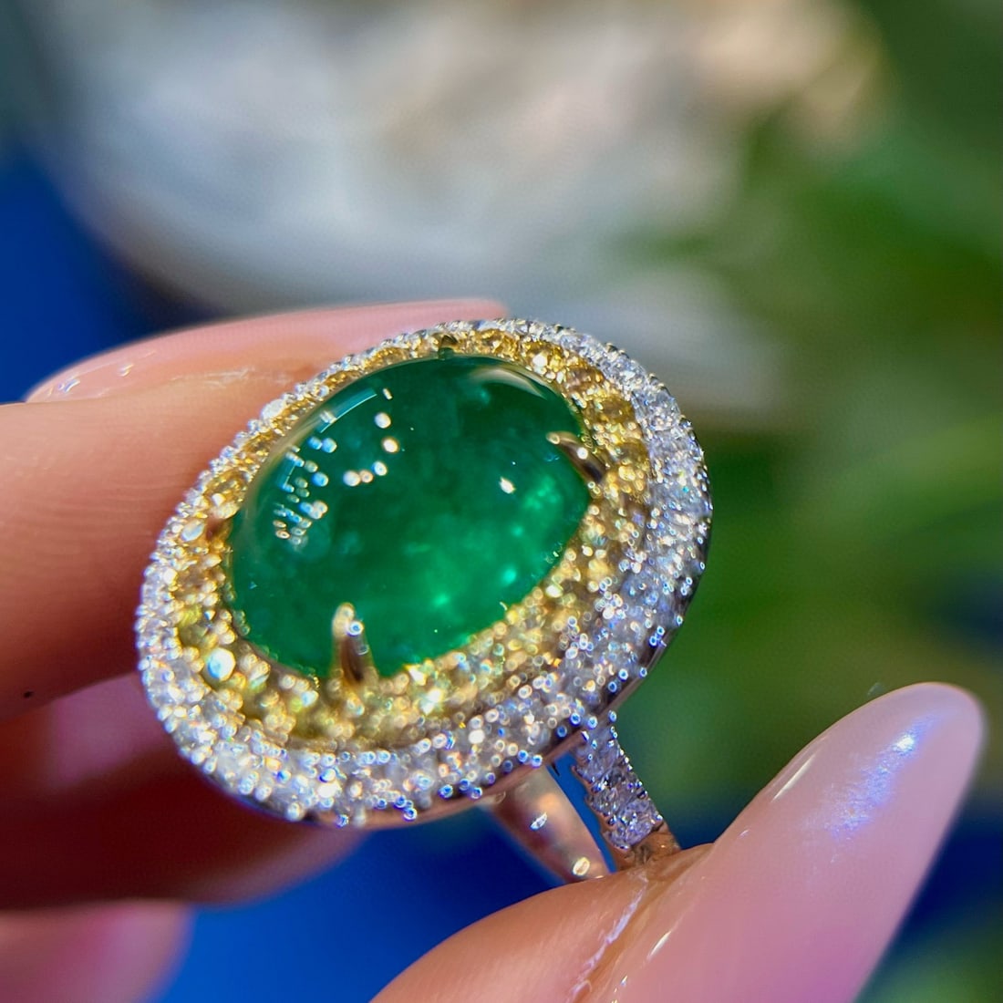 14k Gold 8.99 Ctw Vivid Green Natural Emerald & Diamond Ring: Ref:230994149 // gold content:14k gold // ring size:7. 25us // // main gemstone:emerald // shape:oval // carat weight:8. 07ct // color:vivid green // treatment:natural // // adjacent gemstone 2 : diam