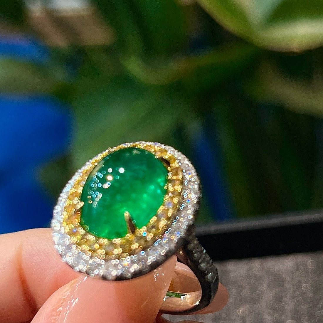 14k Gold 8.99 Ctw Vivid Green Natural Emerald & Diamond Ring - 2