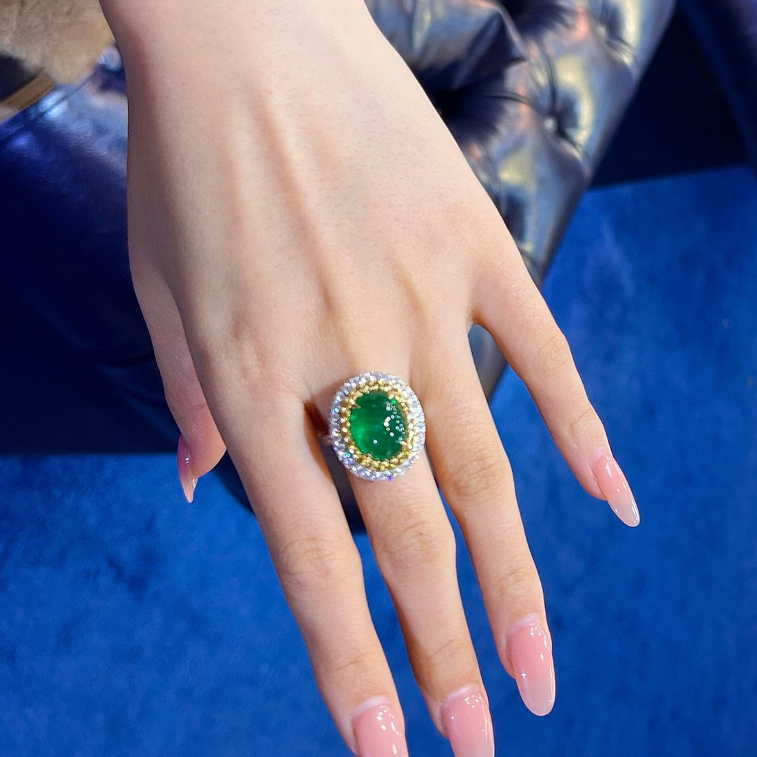14k Gold 8.99 Ctw Vivid Green Natural Emerald & Diamond Ring - 4
