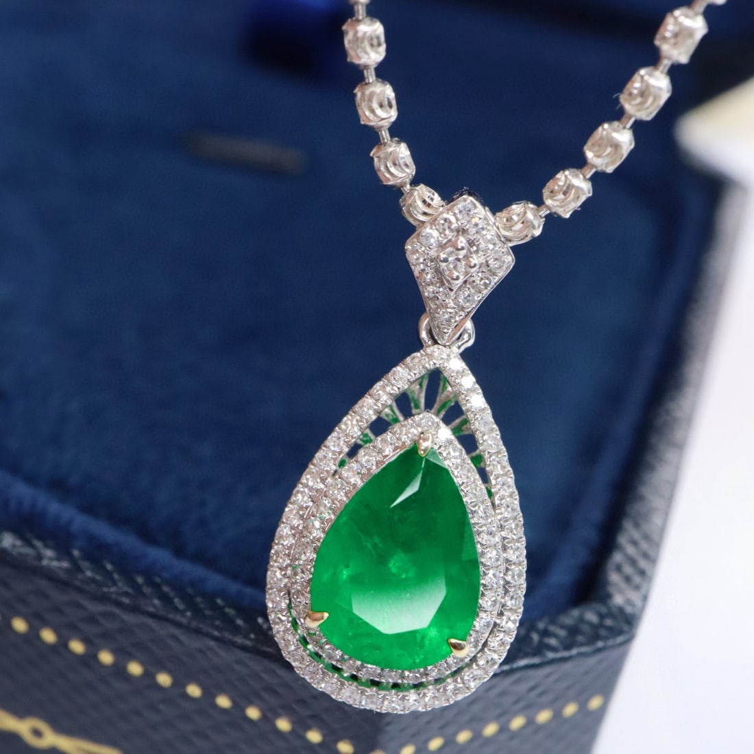 14k Gold 2.12 Ctw Vivid Green Natural Emerald & Diamond Pendant( Without Chain ) - 4