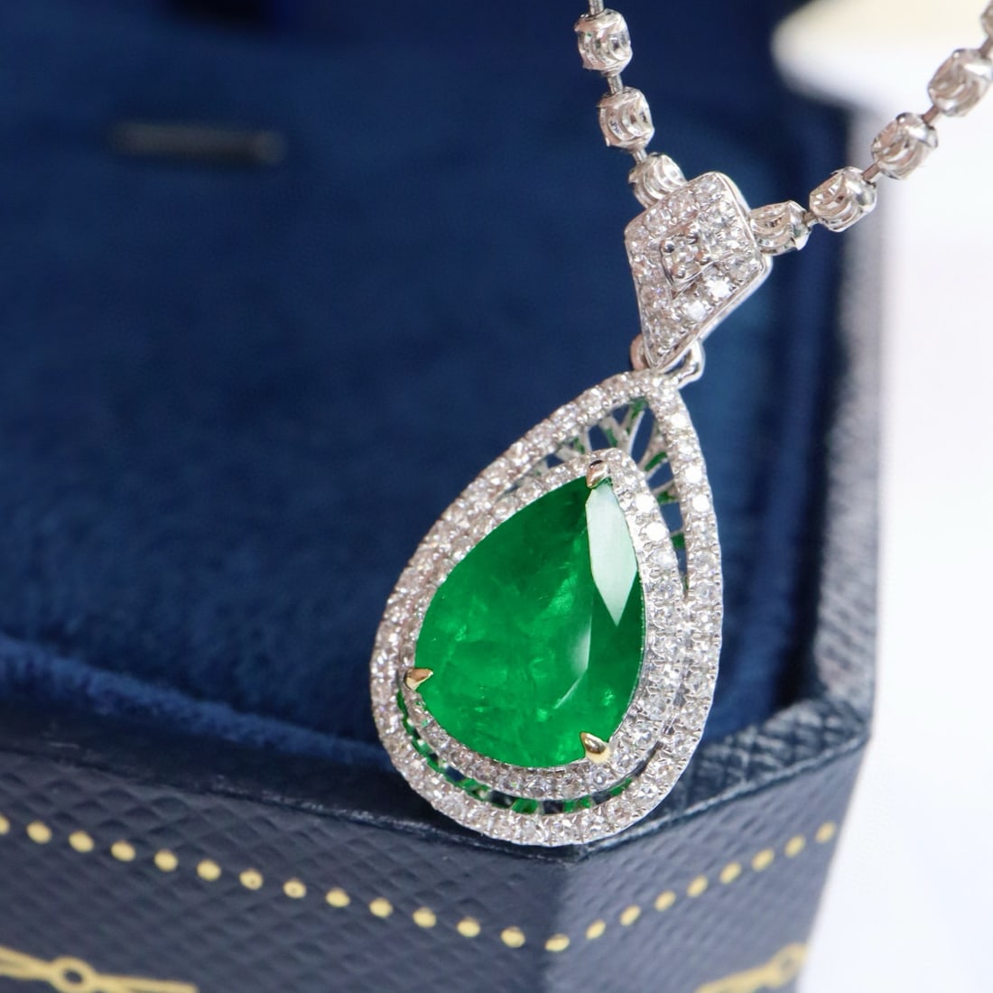 14k Gold 2.12 Ctw Vivid Green Natural Emerald & Diamond Pendant( Without Chain ) - 5
