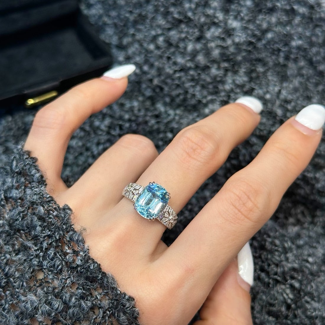 14k Gold 3.55 Ct Natural Aquamarine & Diamond Ring: Ref:230994167 // gold content:14k gold // ring size:7. 25us // // main gemstone:aquamarine // shape:cushion // carat weight:3. 55ct // color:santa maria color // treatment:natural // // adjacent gemst