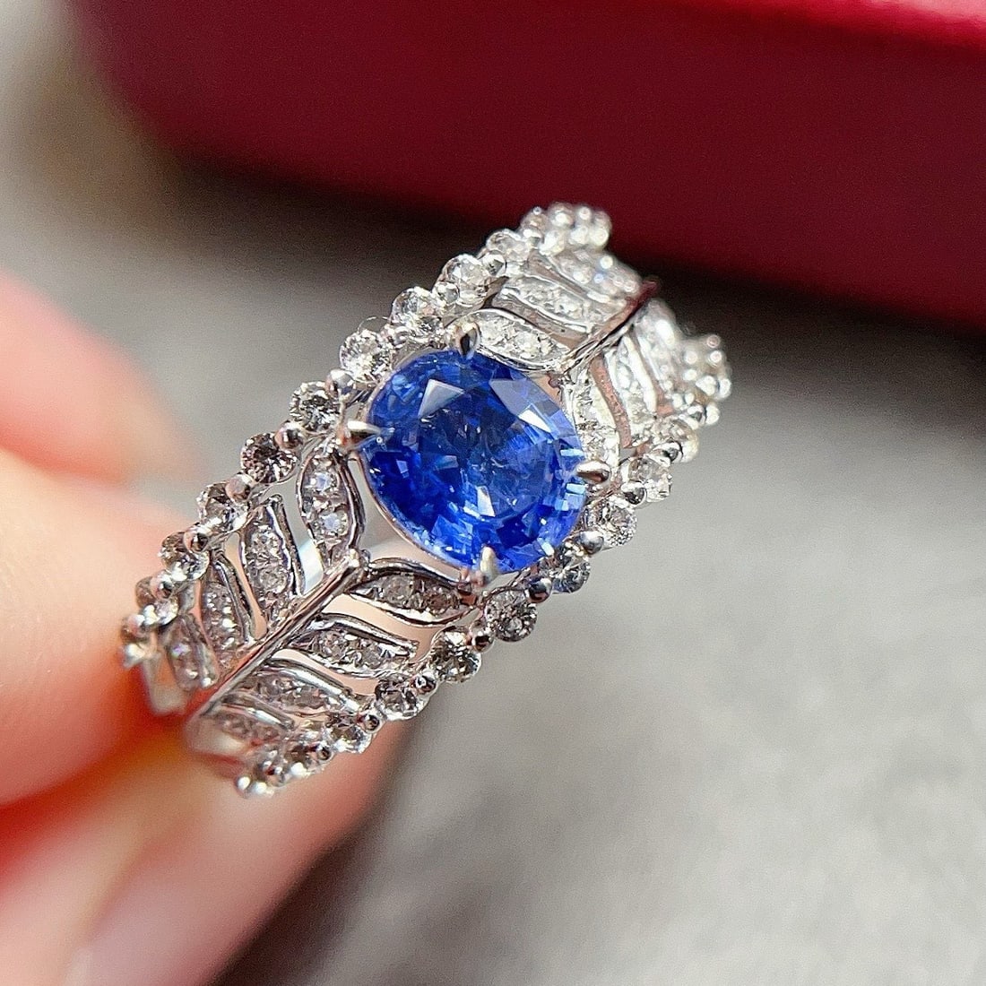 14k Gold 0.8 Ct Natural Sapphire & Diamond Ring: Ref:230994178 // gold content:14k gold // ring size:7. 25us // // main gemstone:sapphire // shape:oval // carat weight:0. 8ct // color:cornflower blue // treatment:natural // // adjacent gemstone 2 : 