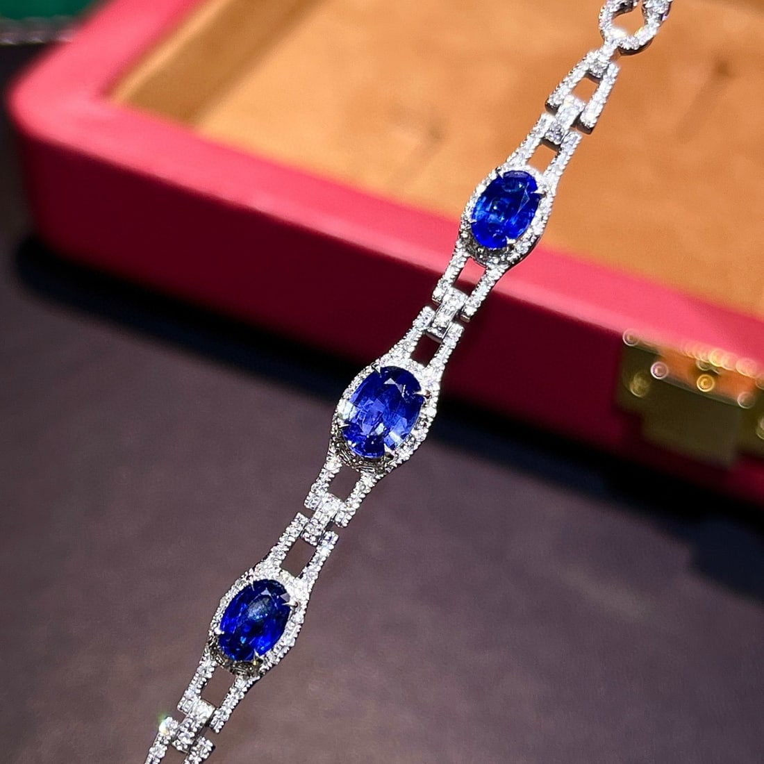 14k Gold 2.00 Ctw Natural Sapphire & Diamond Bracelet: Ref:230994180 // gold content:14k gold // main gemstone:sapphire // shape:oval // carat weight:1. 77ct // color:royal blue // treatment:natural // // adjacent gemstone 2 : diamond // shape:round // ca