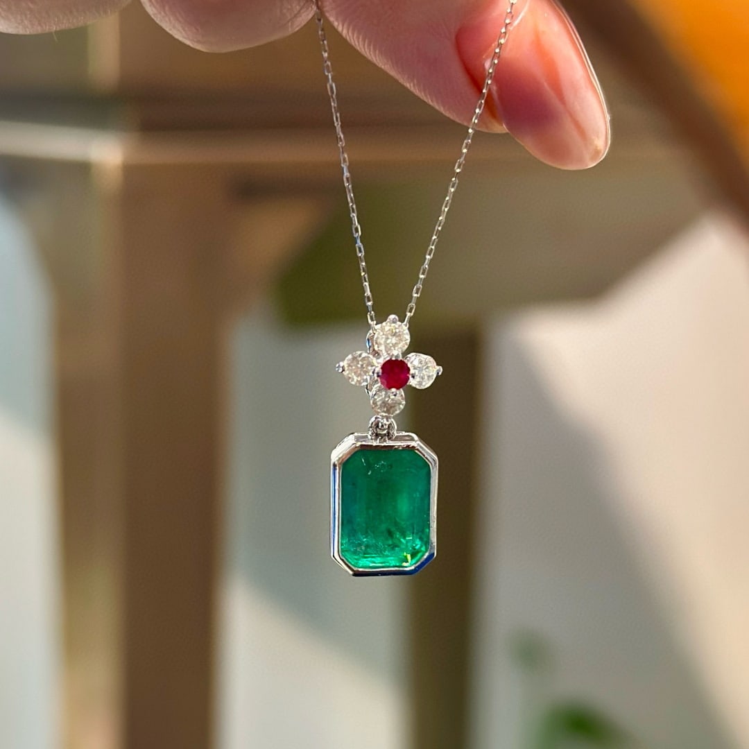 14k Gold 4.25 Ctw Natural Emerald & Diamond Pendant( Without Chain ): Ref:230994185 // gold content:14k gold // main gemstone:emerald // shape:octagonal // carat weight:3. 93ct // color:green // treatment:natural // // adjacent gemstone 2 : diamond // shape:round //