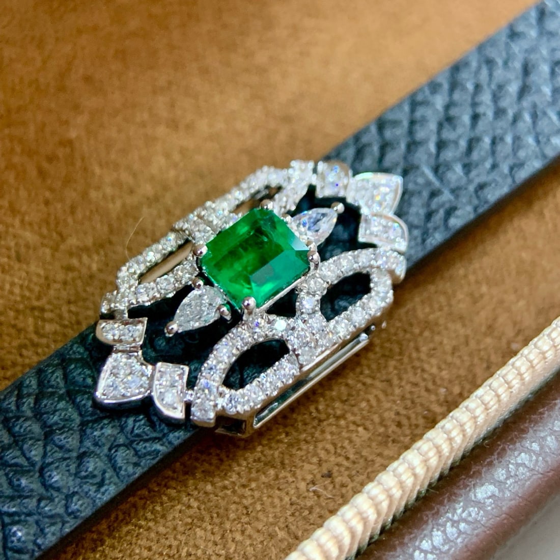 14k Gold 0.81 Ctw Vivid Green Natural Emerald & Diamond Bangle/pendant( Without Chain ) - 2