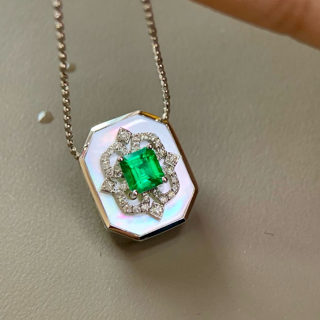 14k Gold 0.43 Ctw Vivid Green Natural Emerald & Diamond Bangle/pendant( Without Chain ): Ref:230994188 // gold content:14k gold // main gemstone:emerald // shape:octagonal // carat weight:0. 35ct // color:vivid green // treatment:natural // // adjacent gemstone 2 : diamond // shape:round