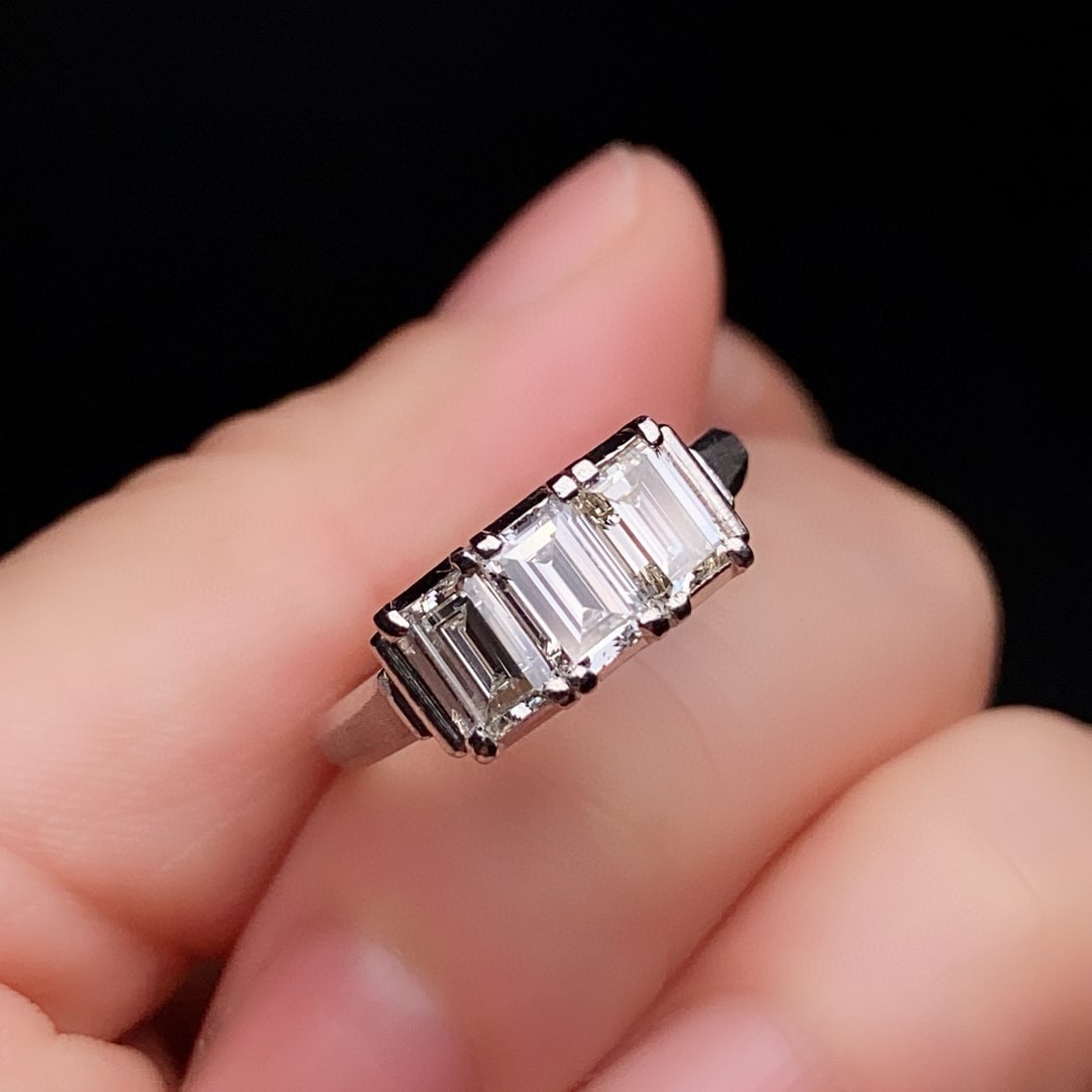 14k Gold 1.31 Ct Natural H Diamond Ring: Ref:230994210 // gold content:14k gold // ring size:7. 25us // // main gemstone:diamond // shape:rectangle // carat weight:1. 31ct // clarity grade:vs-si // color:h // treatment:natural // Low Estimat
