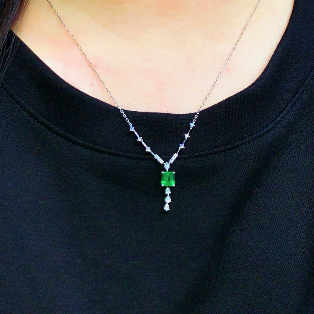 14k Gold 1.10 Ctw Vivid Green Natural Emerald & Diamond Necklace - 4