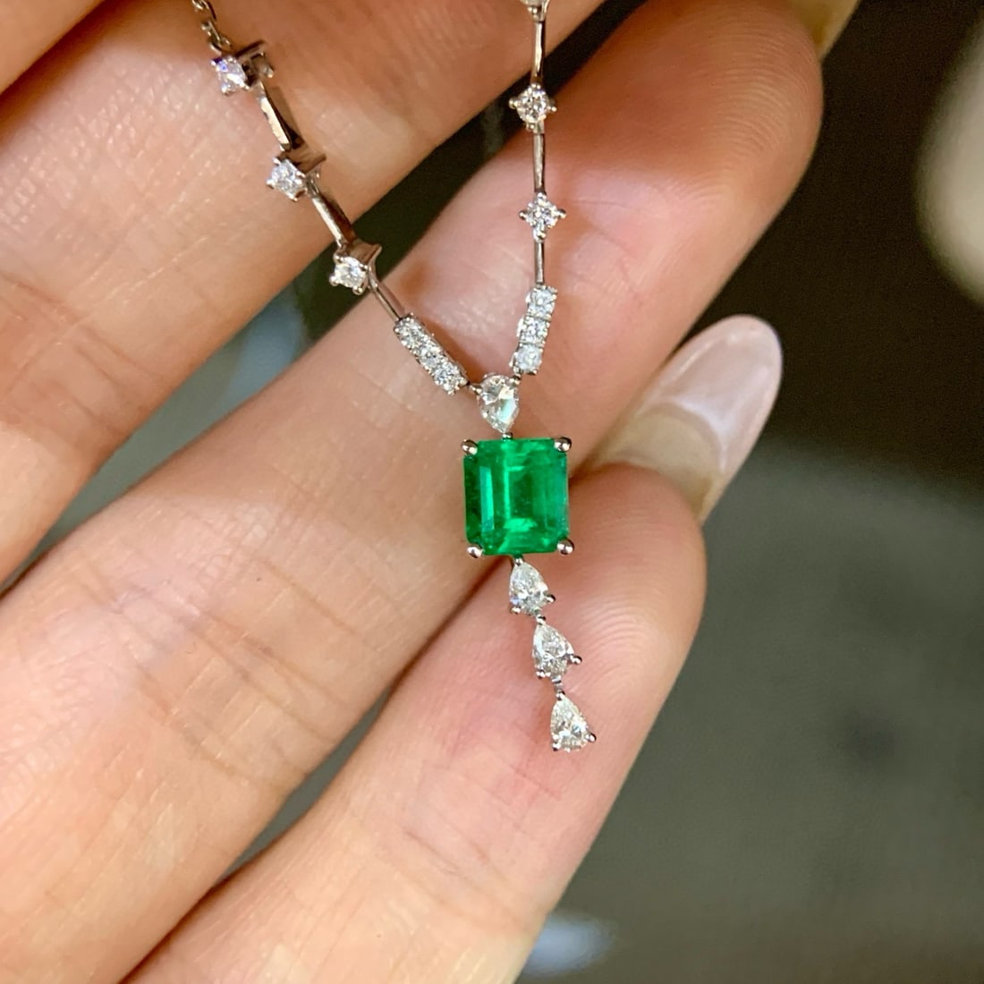 14k Gold 1.10 Ctw Vivid Green Natural Emerald & Diamond Necklace - 5