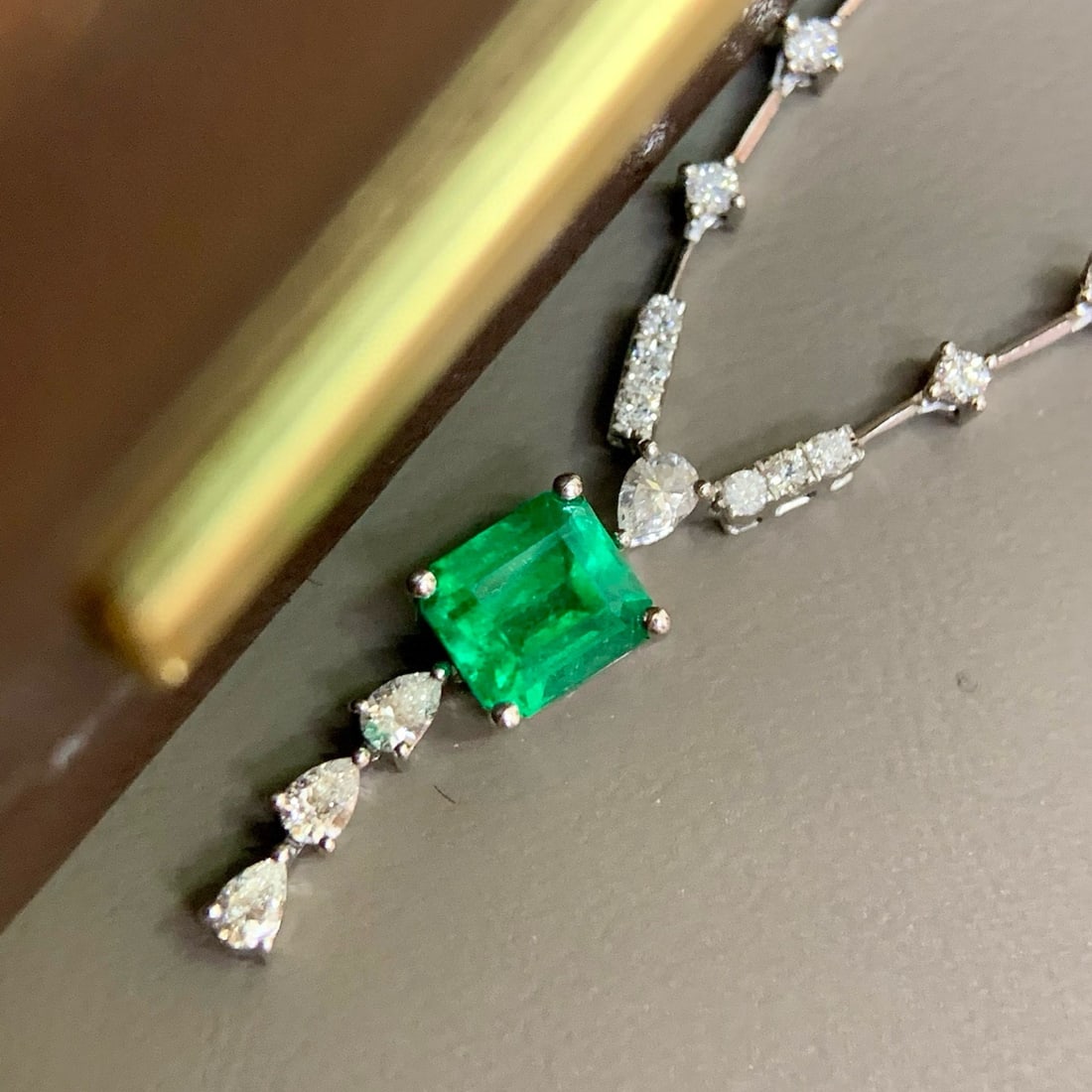14k Gold 1.10 Ctw Vivid Green Natural Emerald & Diamond Necklace - 6