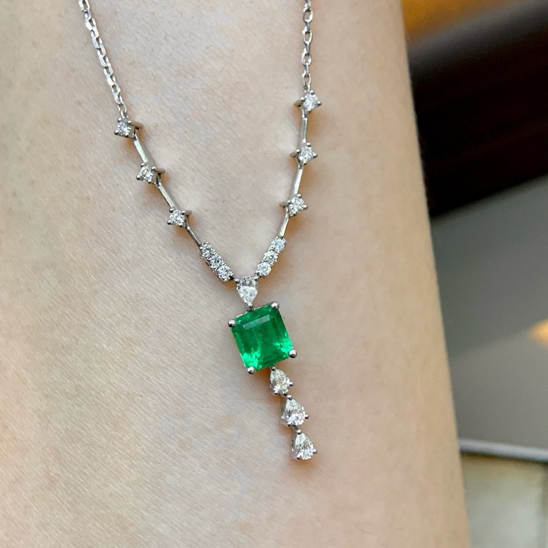 14k Gold 1.10 Ctw Vivid Green Natural Emerald & Diamond Necklace - 7