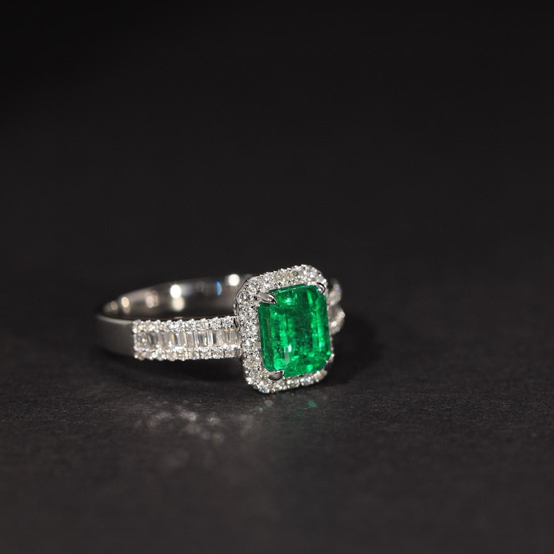 14k Gold 1.43 Ct Vivid Green Natural Emerald & Diamond Ring - 6